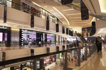 Shopping comercial durante férias